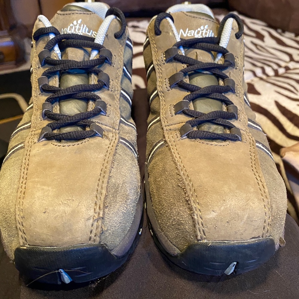 Nautilus Womens Steel Toe Work Shoe Size 9 M